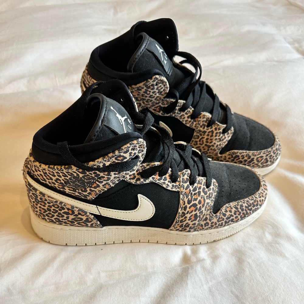 Air Jordan 1 Mid SE GS ‘Leopard
